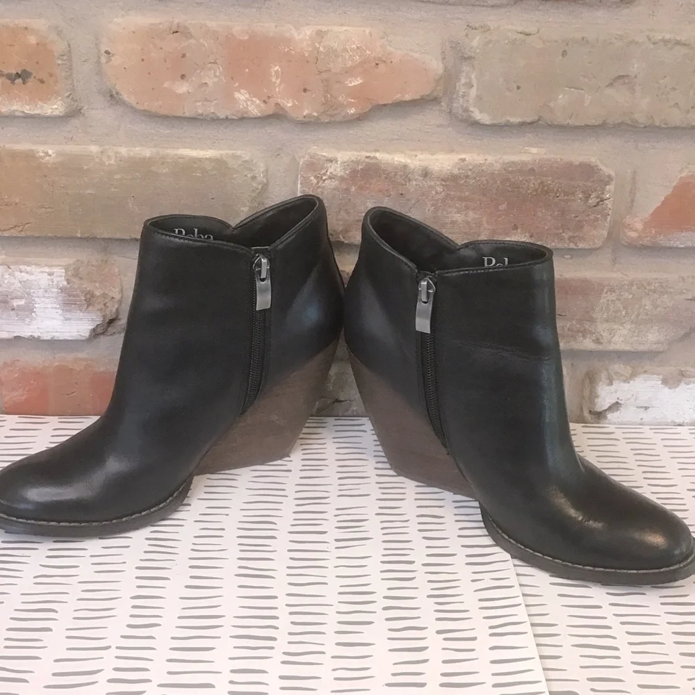 REBA Women’s ENTERTAIN Black Leather Wedge Ankle Boots 8.5